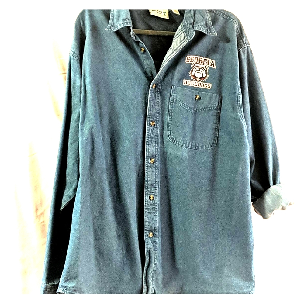 Men's Large denim shirt.